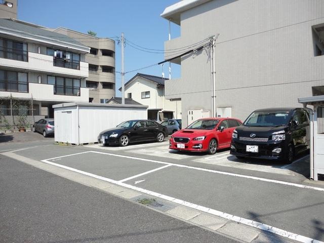 ラプランタン（103） 駐車場