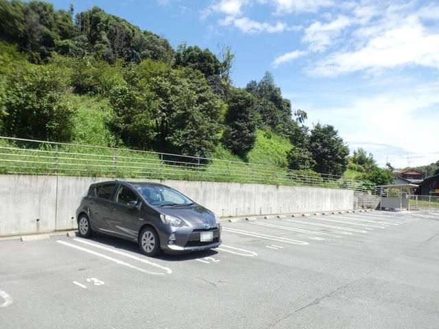 アベニュー中山Ⅱ（103） 駐車場
