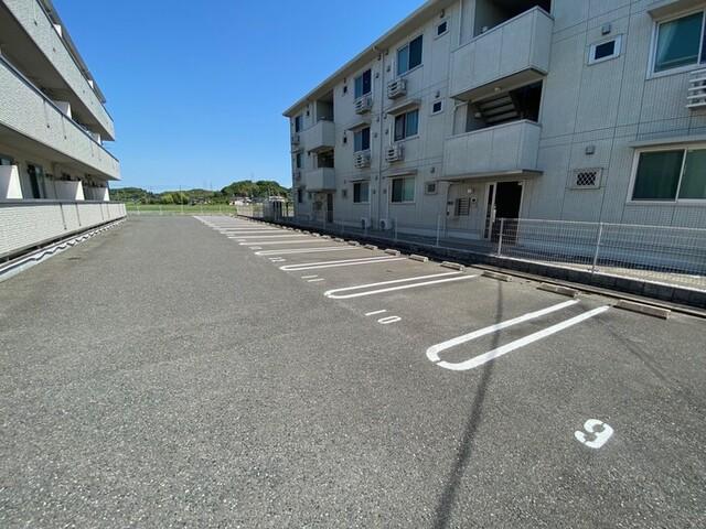 ＨＩＭＩＫＯ（205） 駐車場