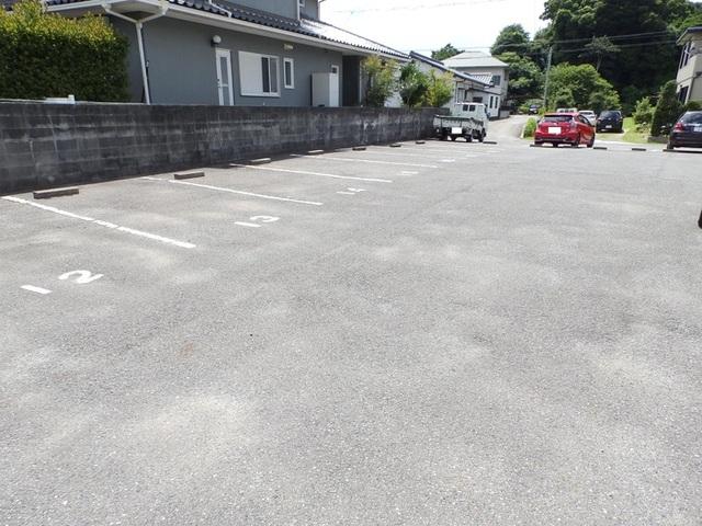 ファミール東琴芝（101） 駐車場