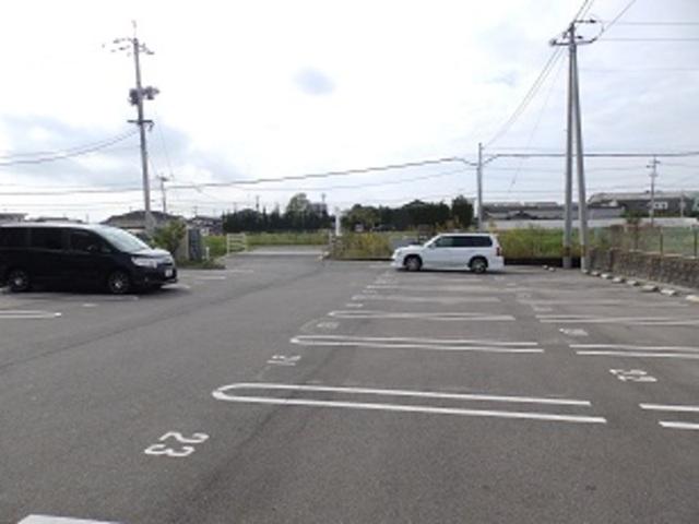 アーバン黒石（105） 駐車場