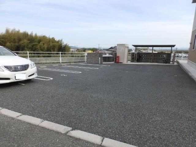 グレイス　セゾン（205） 駐車場