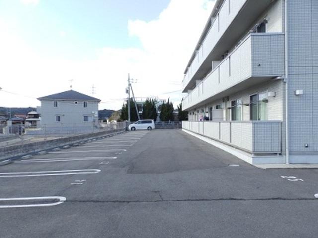 ＨＩＭＩＫＯⅡ（305） 駐車場