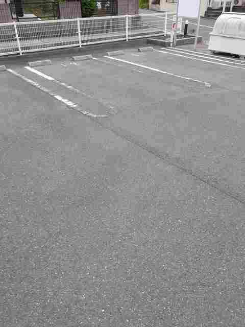 カ−ロ・アンビエンテ　Ｂ（203） 駐車場