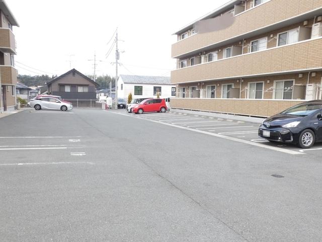 ベルヴィル　カメリア　A棟（A201） 駐車場