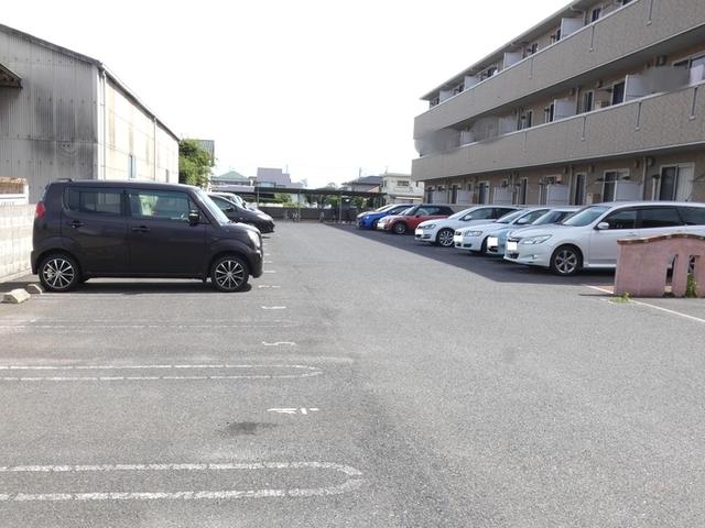 ドゥマンソレーユ（203） 駐車場