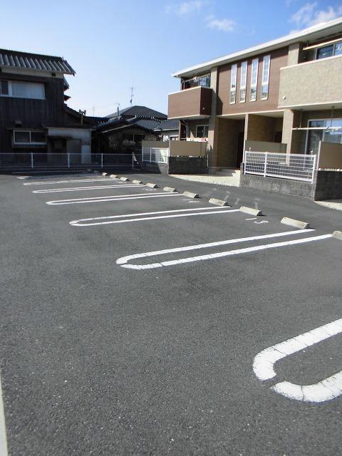 ワイアンドエス　Ｂ（104） 駐車場