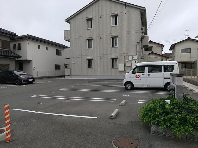 サンライト松山町（302） 駐車場