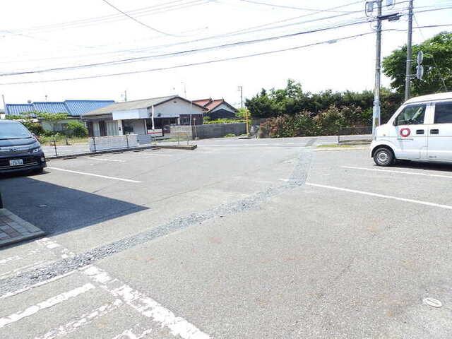 ハイカムール麻美　B棟（B201） 駐車場