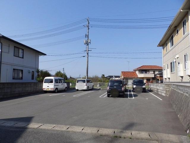 シャトームートン（203） 駐車場