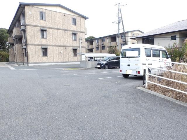 リビングタウン常盤公園　A棟（A201） 駐車場