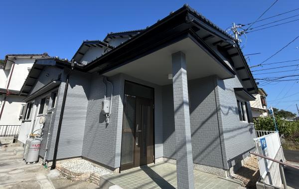 宇部市大字西岐波戸建て住宅 エントランス