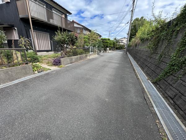 宇部市大字東岐波　戸建て 前面道路含む現地写真