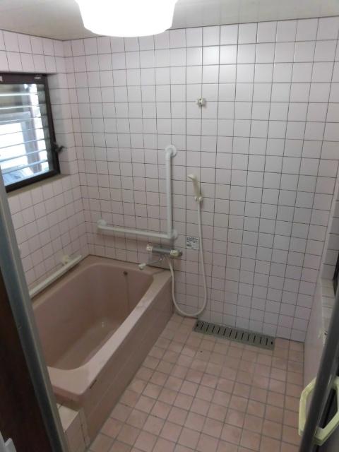 宇部市厚南中央５丁目　戸建て　 バス／シャワー
