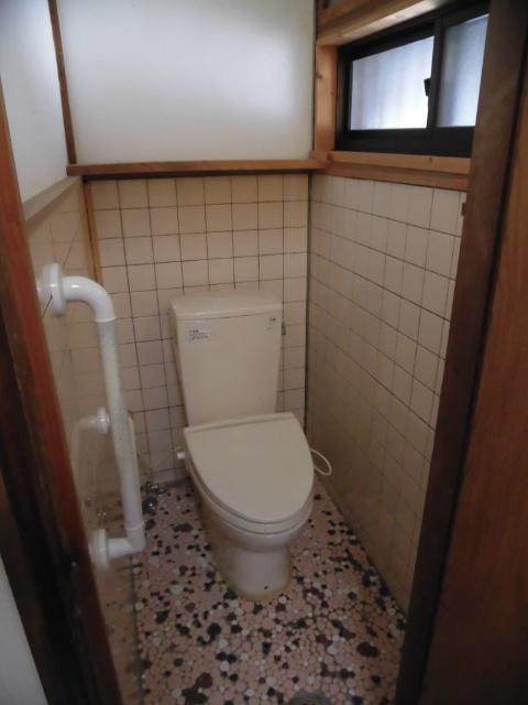 宇部市厚南中央５丁目　戸建て　 トイレ