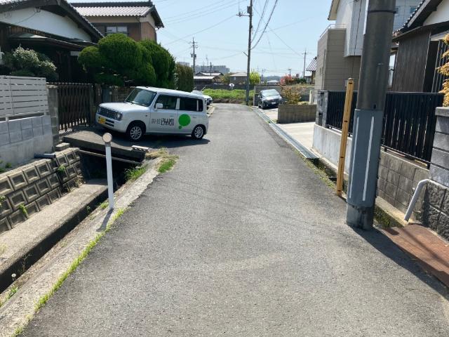 宇部市厚南中央５丁目　戸建て　 前面道路含む現地写真
