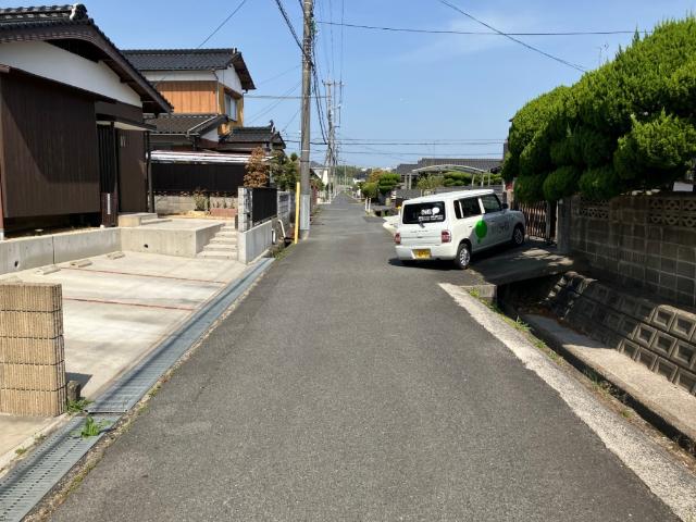 宇部市厚南中央５丁目　戸建て　 前面道路含む現地写真