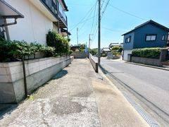 宇部市東小羽山町１丁目　戸建て 前面道路含む現地写真