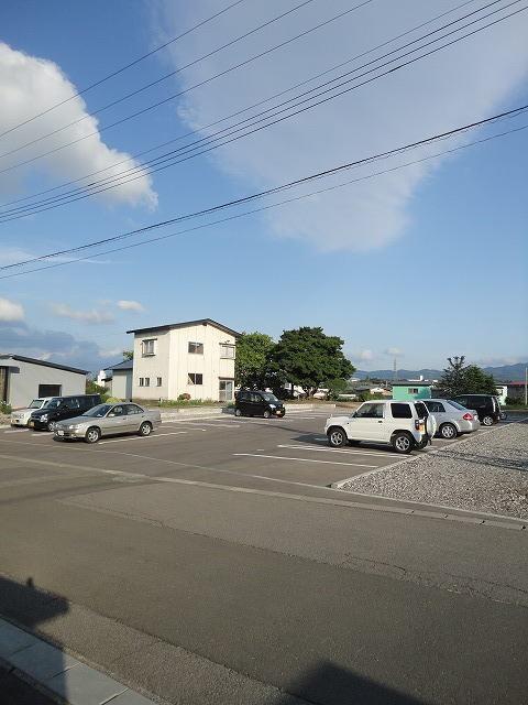 プラシード（202） 駐車場