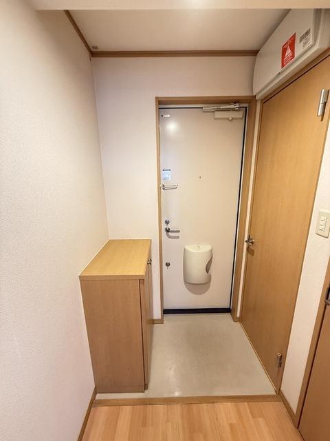 ブランドール（101） 玄関