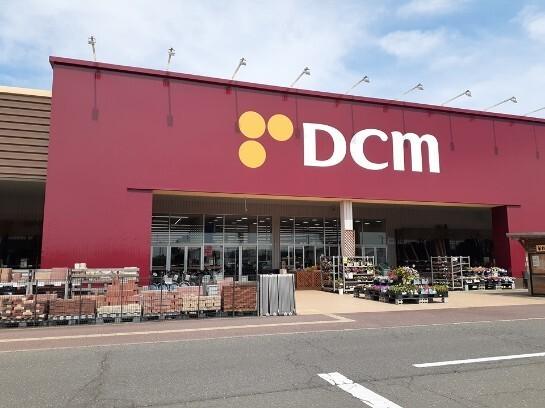 ＤＣＭ黒石店：330m