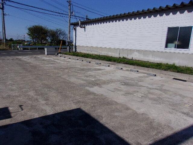 コンフォート（201） 駐車場