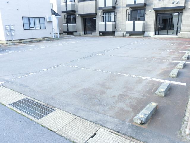 ボナージュ・ポム（202） 駐車場