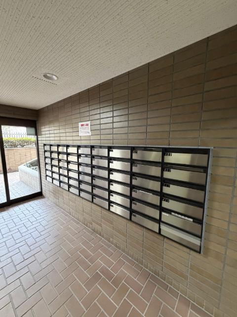 ロワイヤルユウ弘前富田 エントランス