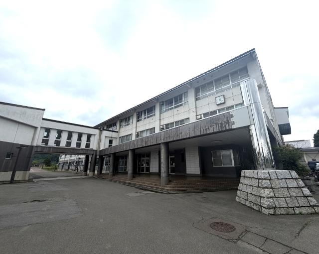 弘前市立津軽中学校