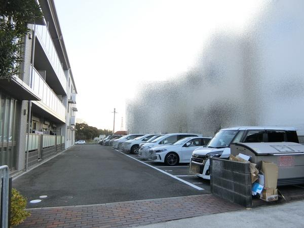 メヌエット（205） 駐車場
