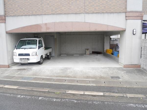 フレンドシップ（302） 駐車場