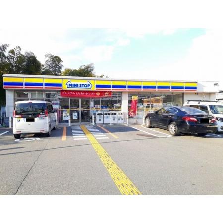 ミニストップ 向日寺戸町店：180m