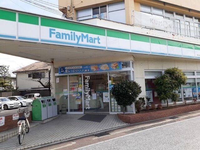 ファミリーマート 梶友西向日駅：500m