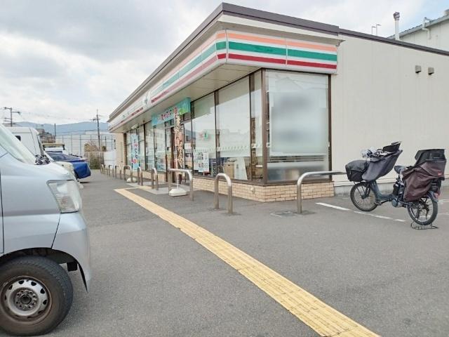 セブンイレブン長岡京開田1丁目店：204m