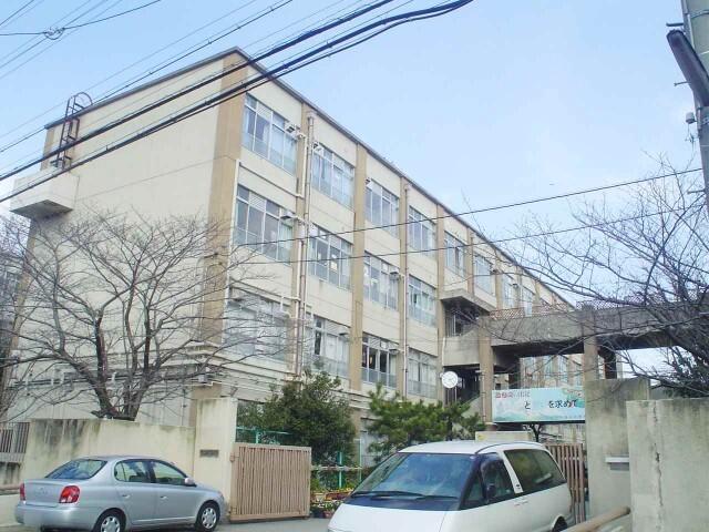 京都市立神川中学校：1425m