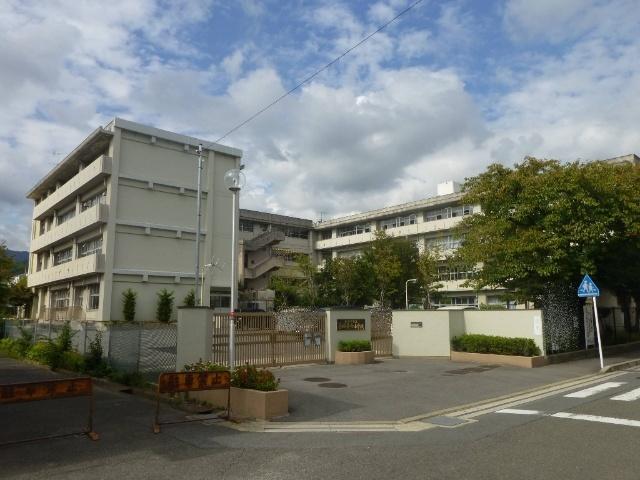 長岡京市立長岡第六小学校：164m