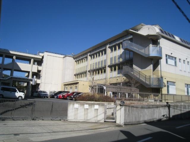 長岡京市立長法寺小学校：127m