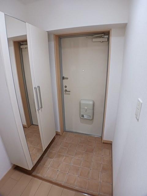ロイヤルメドウ（310） 玄関