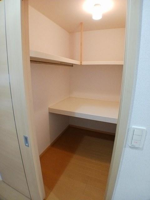 ロイヤルメドウ（310） 収納