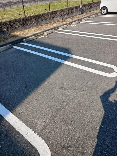 ロイヤルメドウ（310） 駐車場