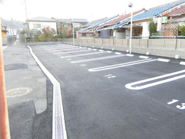 プランドールＴ（202） 駐車場