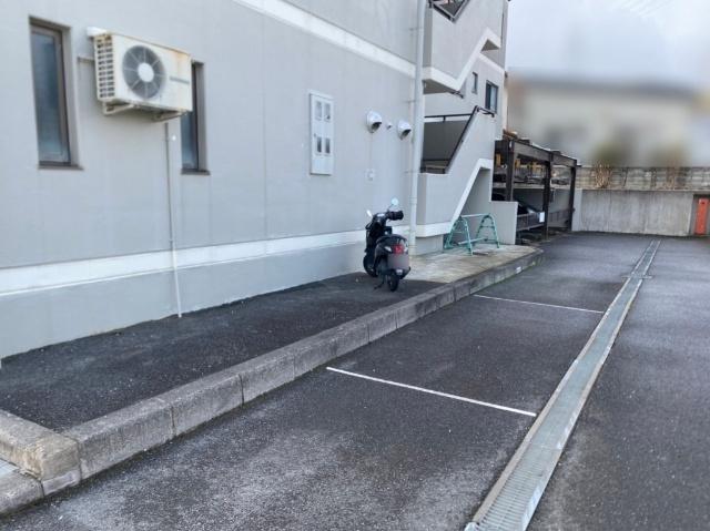 グリーンヒルトミタ（203） 駐車場