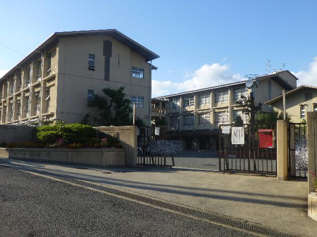 長岡京市立長岡第四中学校：461m