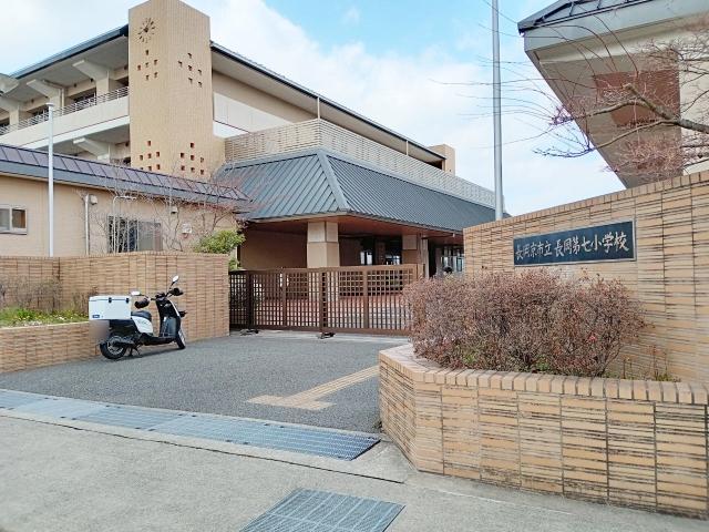 長岡京市立長岡第七小学校：297m