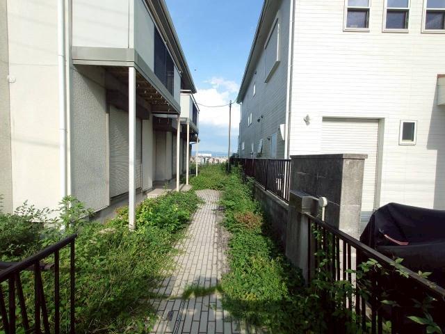 当該物件は写真の奥側になります