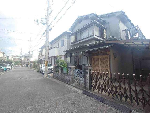 長岡京市久貝二丁目　中古住宅 前面道路含む現地写真