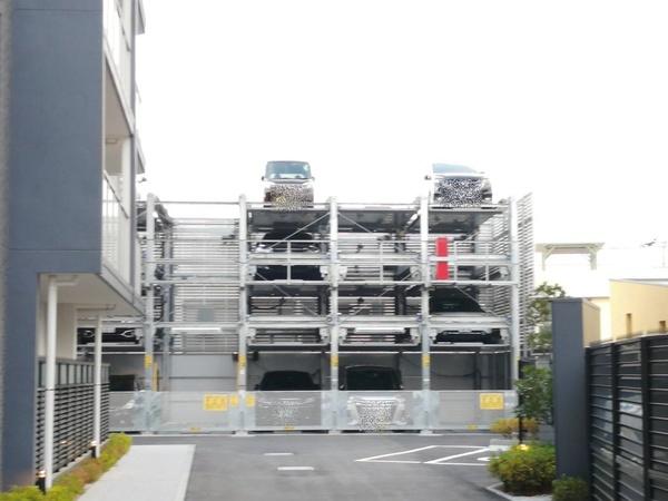 プレサンスロジェ京都桂川 駐車場