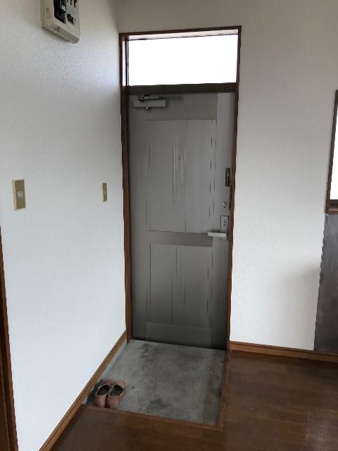ファーストハイツ鳩塚 玄関