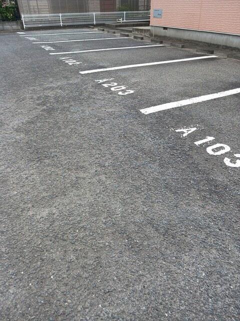 ファミール旭ケ丘Ⅰ（202） 駐車場