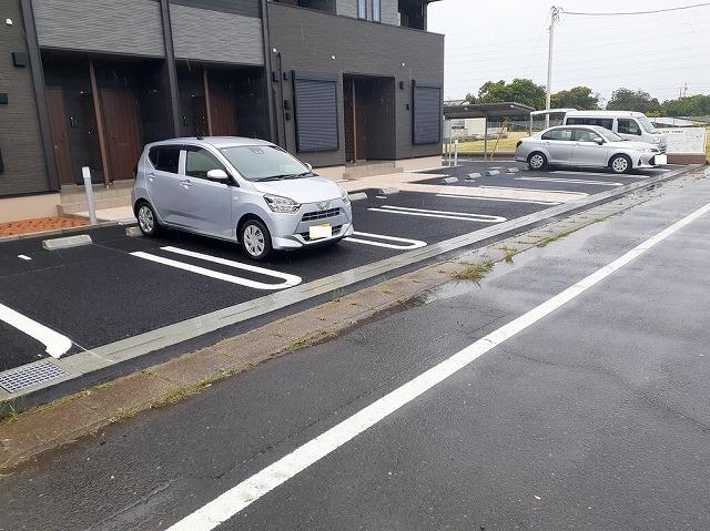 サンシャイン　ガーデンⅡ（101） 駐車場